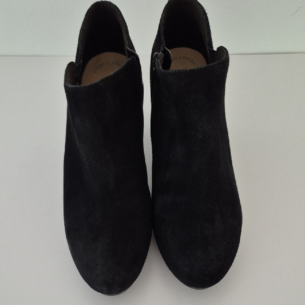 CLARKS Women's Black Suede Ankle Boots – US 10 / UK 7.5